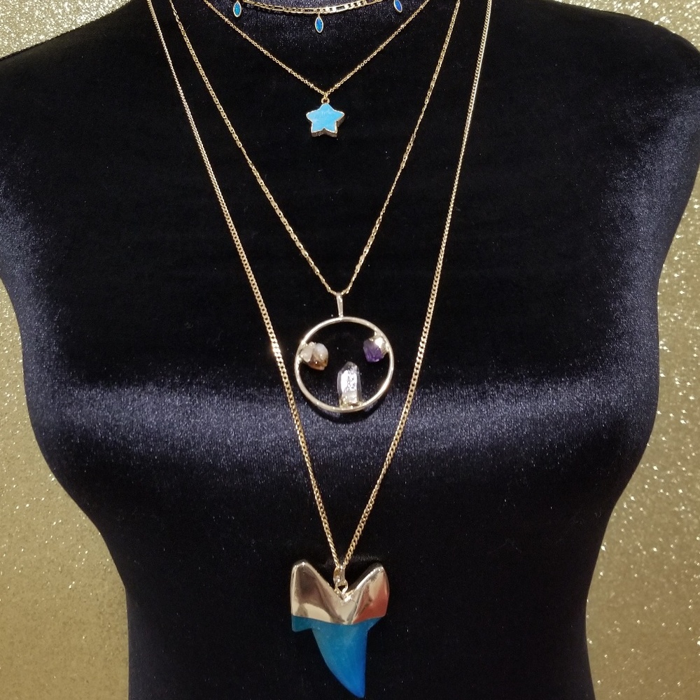 Blue agate carved shark tooth long necklace - Picture 4 of 4